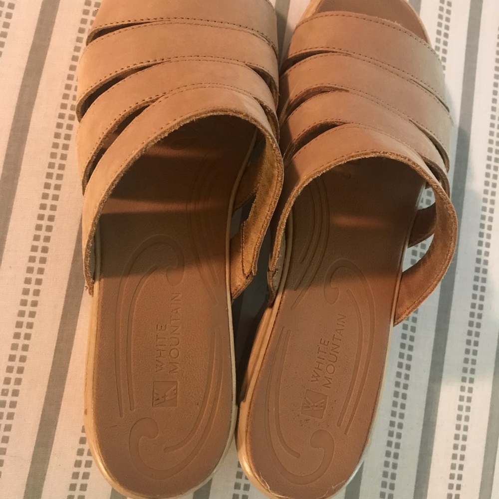 White Mountain tan sandals